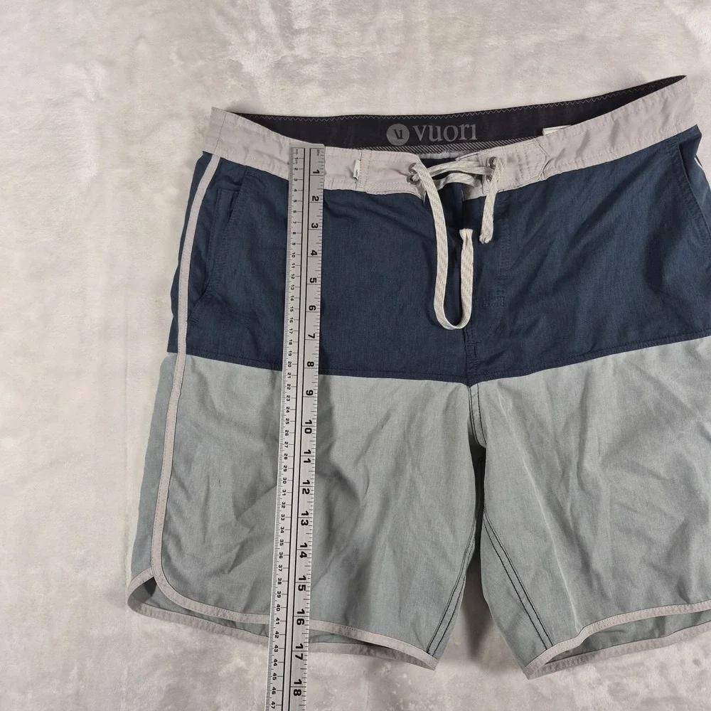 Vuori Cruise Board Shorts Men's 33 Gray Blue Swim Trunks Hybrid Beach Pool V314
